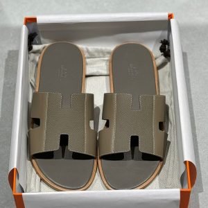 Gucci slipper | 450 AED