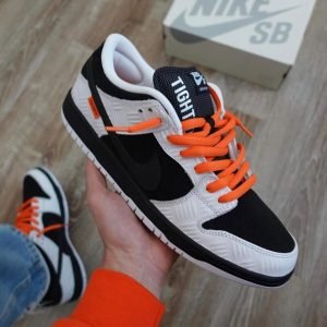 Nike shoes | 300 AED