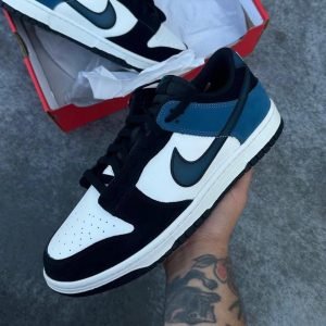 Nike shoes | 300 AED