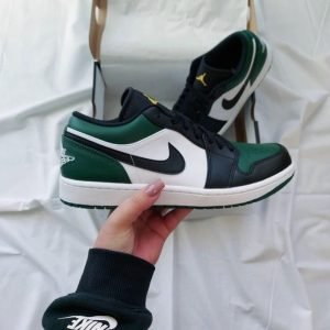 Nike shoes | 300 AED