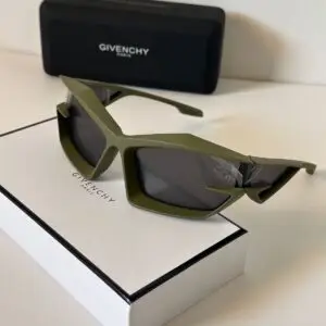 GIVENCHY