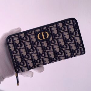 30 Montaigne Wallet - Dubai Fashion LUX